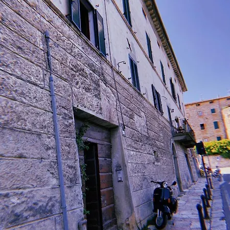 Claves Claustri - Storico Con Balcone