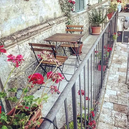 Claves Claustri - Storico Con Balcone * Sarteano