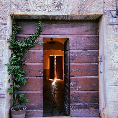 Claves Claustri - Storico Con Balcone Sarteano
