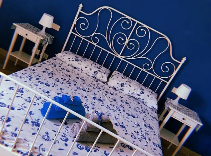 Claves Claustri - Storico Con Balcone 아파트